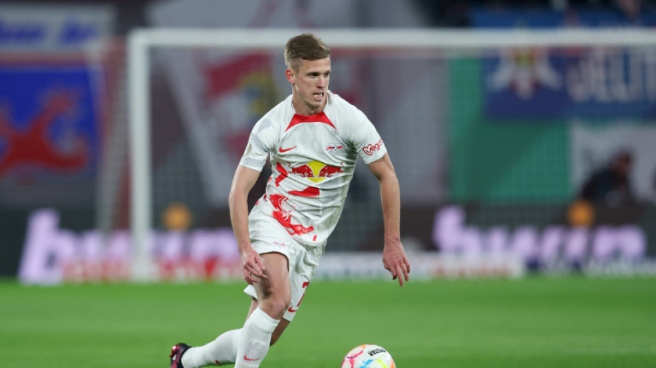 Dani Olmo renova com RB Leipzig at&eacute; 2027