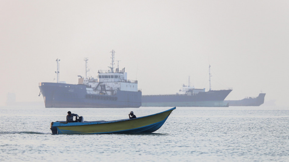 Bloomberg, in stretto di Hormuz traffico navi di nuovo paralizzato