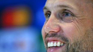 El Ajax, colista de la Champions, despide a su t&eacute;cnico John Heitinga