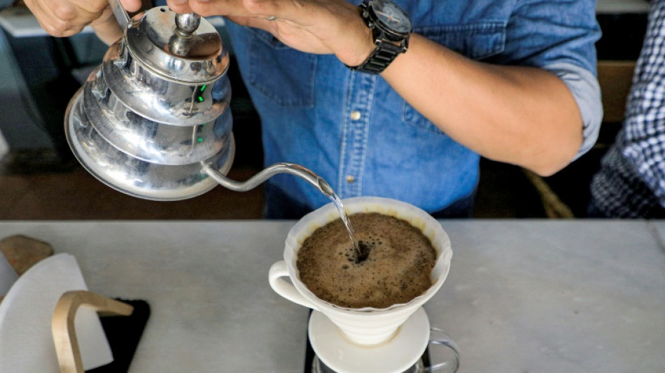 Au Y&eacute;men, les caf&eacute;s gourmands se multiplient dans la capitale meurtrie