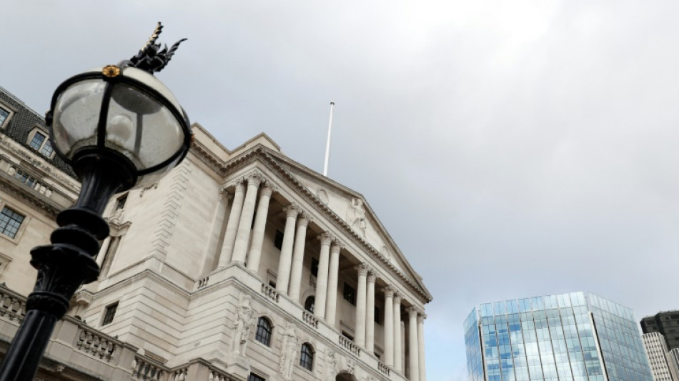 Stocks markets extend losses on US credit downgrade