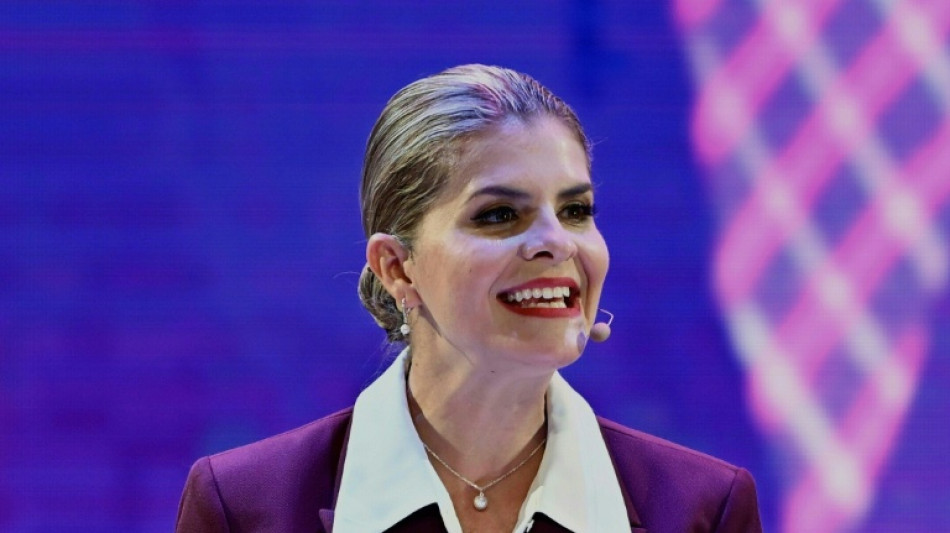 Direitista Laura Fern&aacute;ndez assume, com seu antecessor, governo de linha dura na Costa Rica