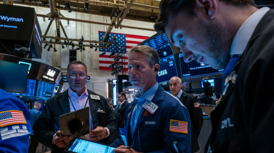 Wall Street h&eacute;site &agrave; l'ouverture d'une semaine charg&eacute;e