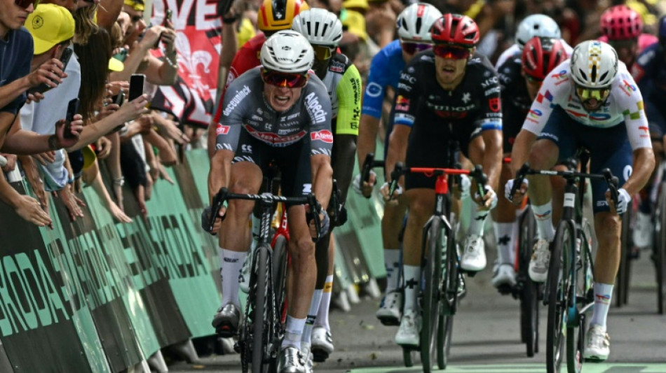 Tour de France: abandon du sprinteur belge Jasper Philipsen apr&egrave;s une lourde chute