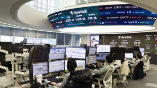 Borsa: l'Asia chiude in calo tra dazi e banche centrali