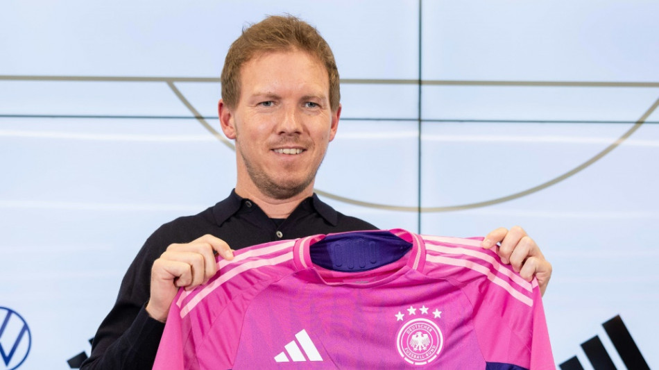DFB-Team: Vorrunde in wei&szlig;, pink, wei&szlig; 