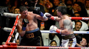 Usyk rocked before stopping Verhoeven to retain heavyweight belts