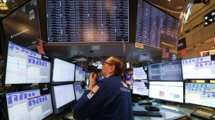 Wall Street ouvre en hausse, surveille le march&eacute; obligataire et Nvidia