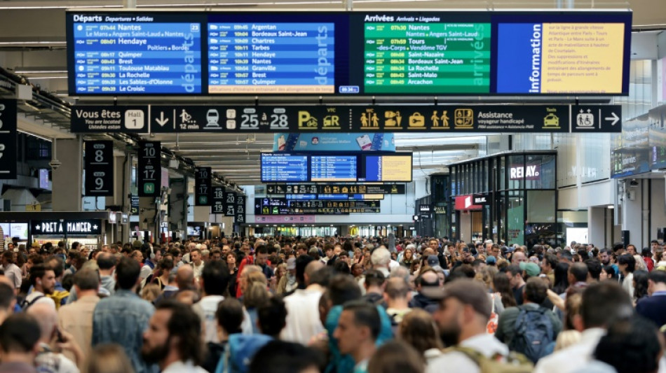 Attaque contre la SNCF: dans les gares touch&eacute;es, les passagers restent &agrave; quai
