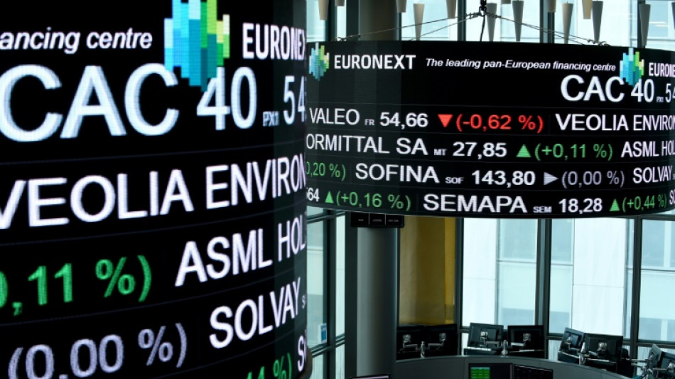 La Bourse de Paris a baissé de 0,96%, attend d'en savoir plus sur les droits de douane américains