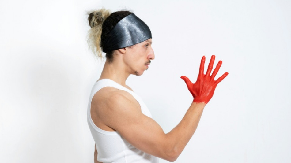 Ril&egrave;s, le rappeur habitu&eacute; des d&eacute;fis fous produit lui-m&ecirc;me ses pochettes &agrave; la cha&icirc;ne pendant 24h