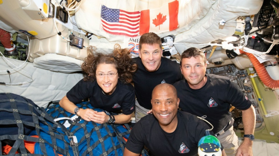 Bombard&eacute;s de radiations cosmiques, les astronautes d'Art&eacute;mis sont examin&eacute;s des pieds &agrave; la t&ecirc;te