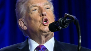 Trump provoca f&uacute;ria ao publicar v&iacute;deo dos Obama como macacos