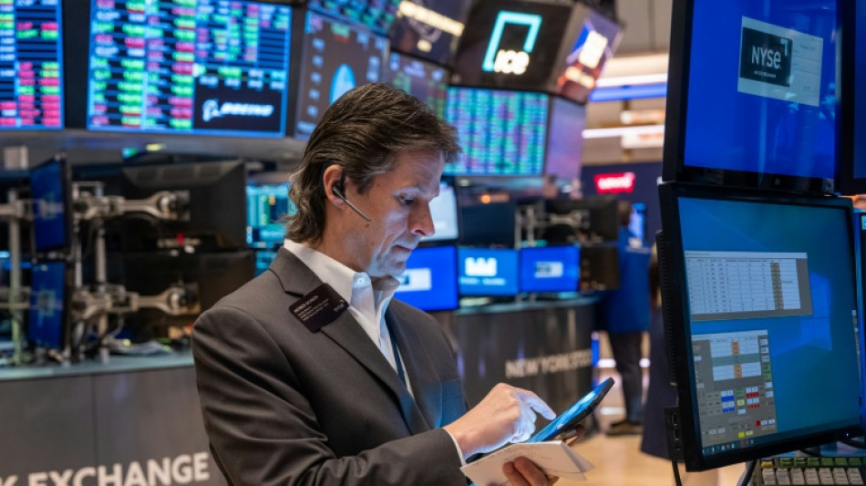 Wall Street en baisse, le co&ucirc;t de l'emploi p&egrave;se avant une d&eacute;cision de la Fed