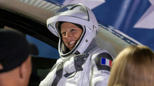 Sophie Adenot &eacute; primeira francesa a fazer caminhada fora da ISS
