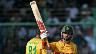 South Africa beat plucky Zimbabwe ahead of New Zealand semi-final