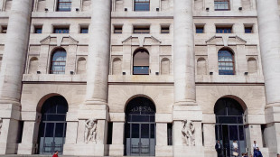 Borsa: a Milano rally Stm e Campari, male le banche con Mps