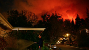 Feuer in Los Angeles: Auch bislang unber&uuml;hrte Stadtviertel von Flammen erfasst