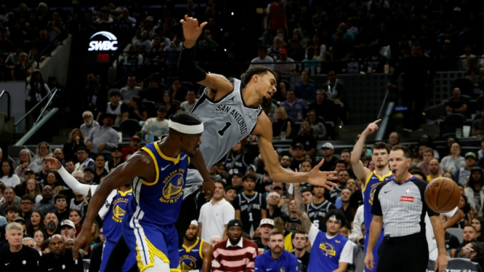 NBA: &eacute;longation au mollet gauche pour Wembanyama, qui devrait manquer plusieurs semaines