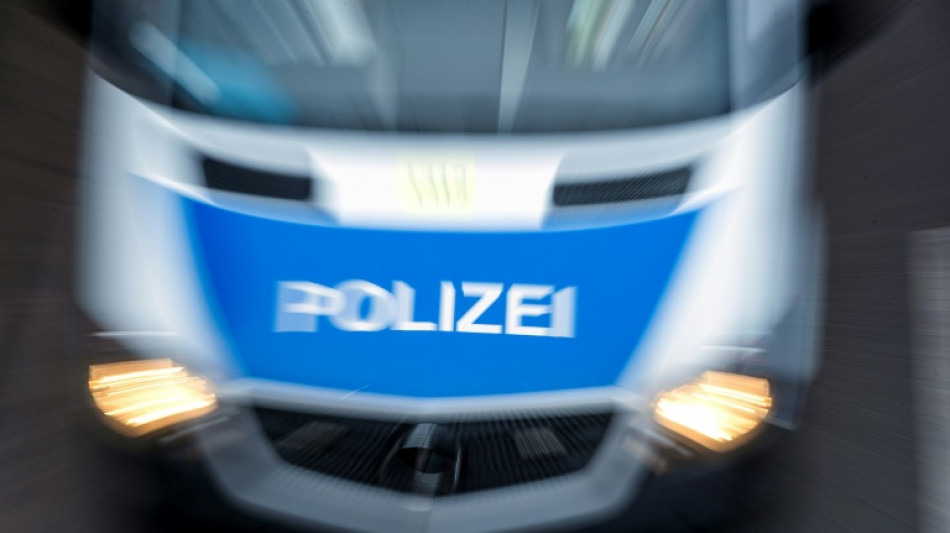 Teenager in D&uuml;sseldorfer U-Bahn rassistisch beleidigt und mit Messer attackiert