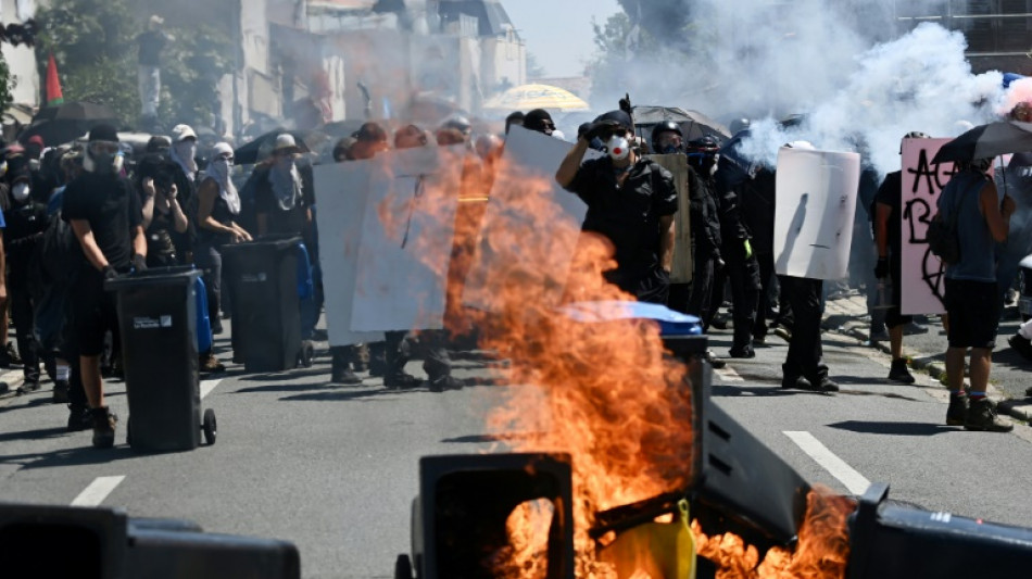 Fin de la deuxi&egrave;me manifestation "antibassines", plus tendue que la premi&egrave;re