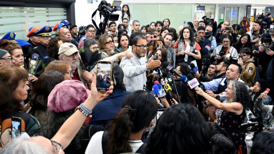 Llegan a M&eacute;xico activistas de la flotilla para Gaza detenidos por Israel