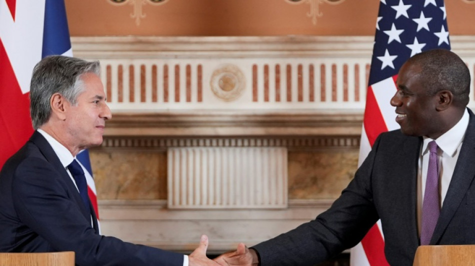 Pot&ecirc;ncias ocidentais anunciam novas san&ccedil;&otilde;es ao Ir&atilde; pelo envio de m&iacute;sseis &agrave; R&uacute;ssia
