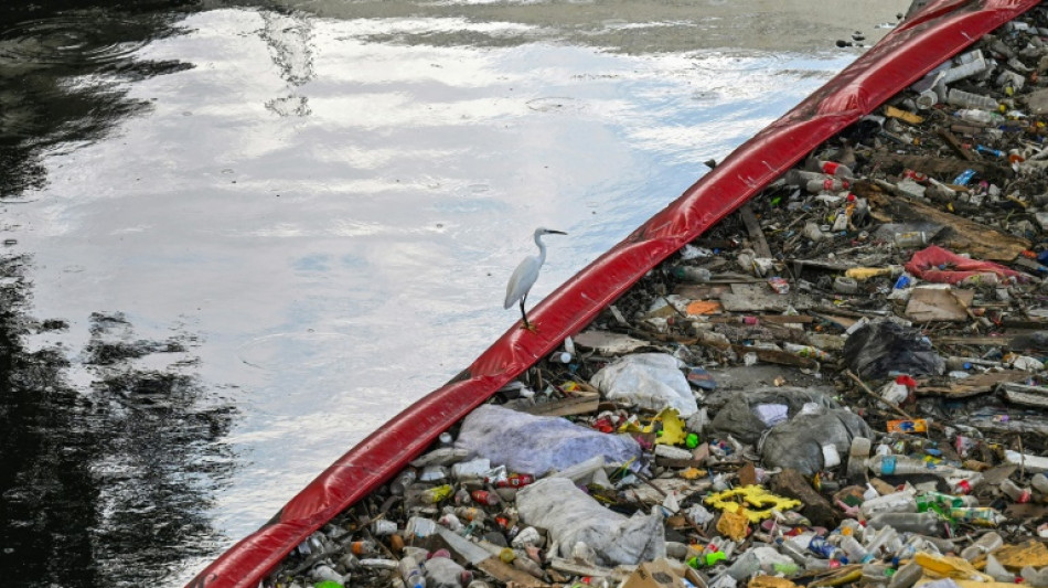 Les Philippines mobilisent des agents pour lutter contre la pollution plastique dans les rivi&egrave;res