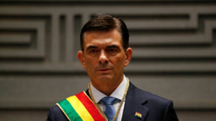 Paz toma posse e promete que Bol&iacute;via 'nunca mais' estar&aacute; 'de costas para o mundo'