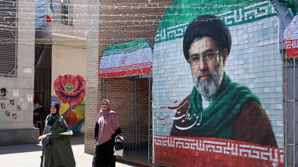 Media, 'Teheran apre a stop lungo del programma nucleare, uranio in Russia'