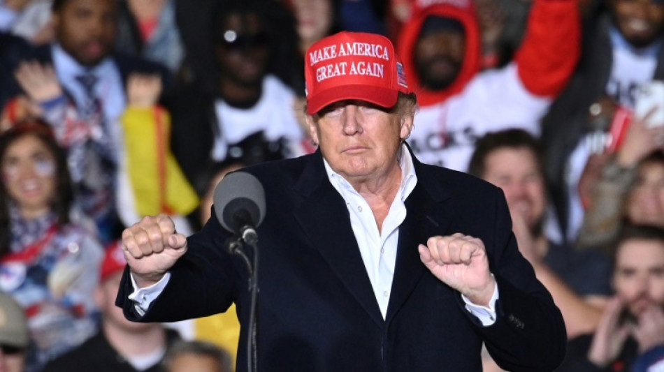 Decreto no firmado de Trump ordenaba al Pent&aacute;gono incautar m&aacute;quinas de votaci&oacute;n