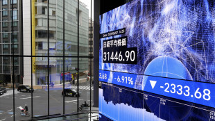 Borsa: l'Asia chiude in rosso e guarda alle banche centrali