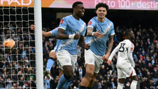 Sem brilho, City vence time da 4&ordf; divis&atilde;o e avan&ccedil;a na Copa da Inglaterra