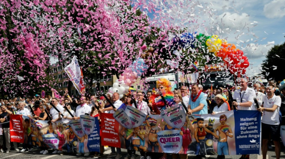 Demonstration zu Christopher Street Day in Hamburg begonnen