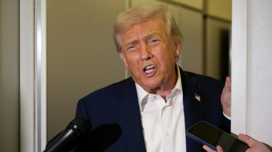 EUA aumenta tarifas ao Canad&aacute; em 10%