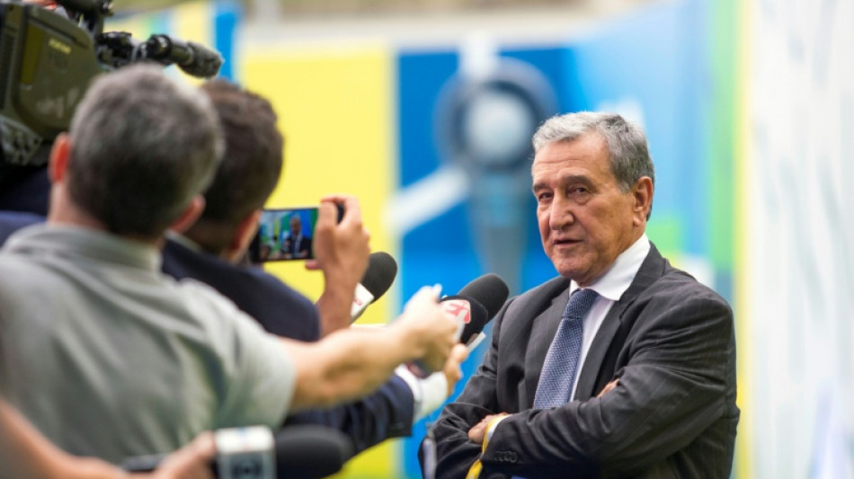 Carlos Alberto Parreira apresenta melhora e &eacute; transferido para unidade semi-intensiva
