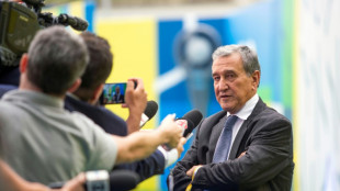 Carlos Alberto Parreira apresenta melhora e &eacute; transferido para unidade semi-intensiva