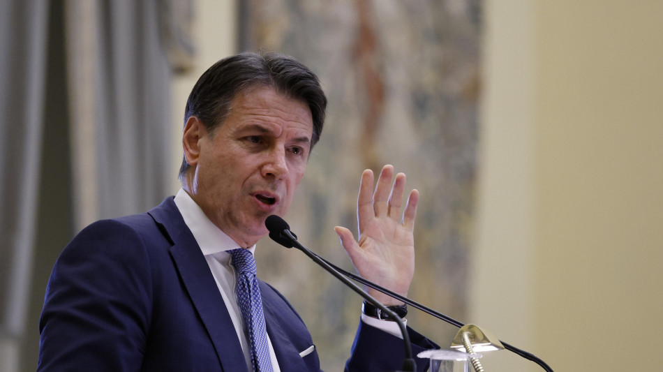 Conte, volano stracci sulle banche ma si investe per le armi