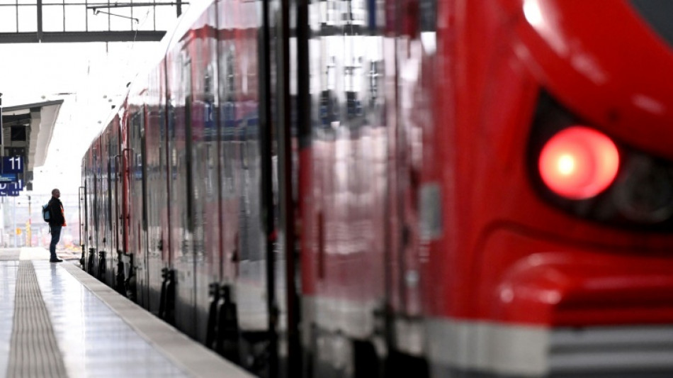 Bahn stockt Sicherheitskr&auml;fte zur Fu&szlig;ball-EM auf - EVG warnt vor Angriffen