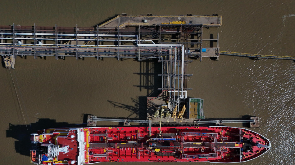 Trump sull'Iran accende il prezzo del petrolio, +6,3% Wti a 74,9 dollari