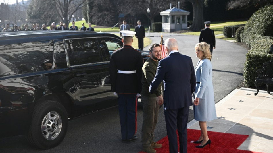 Selenskyj bei erster Auslandsreise seit Kriegsbeginn von Biden empfangen