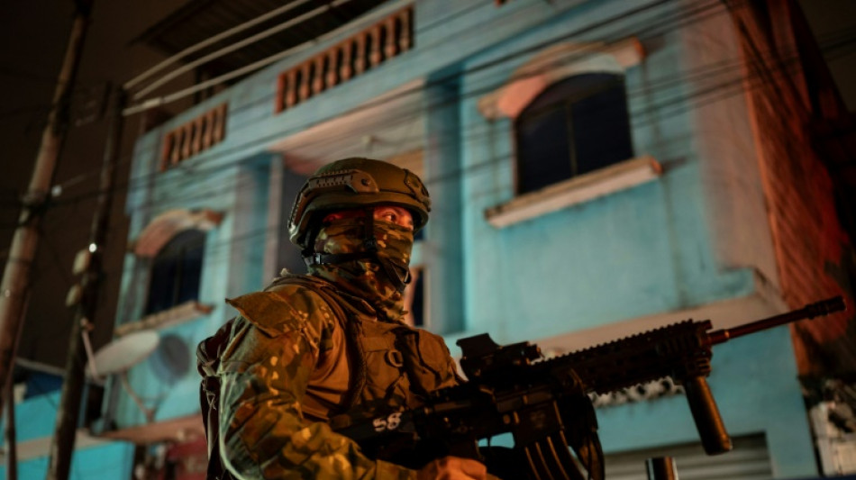 Col&ocirc;mbia suspeita de que protagonista de crise no Equador tenha entrado no pa&iacute;s