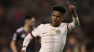 Est&ecirc;v&atilde;o marca e Chelsea empata com Qarabag (2-2) na Champions