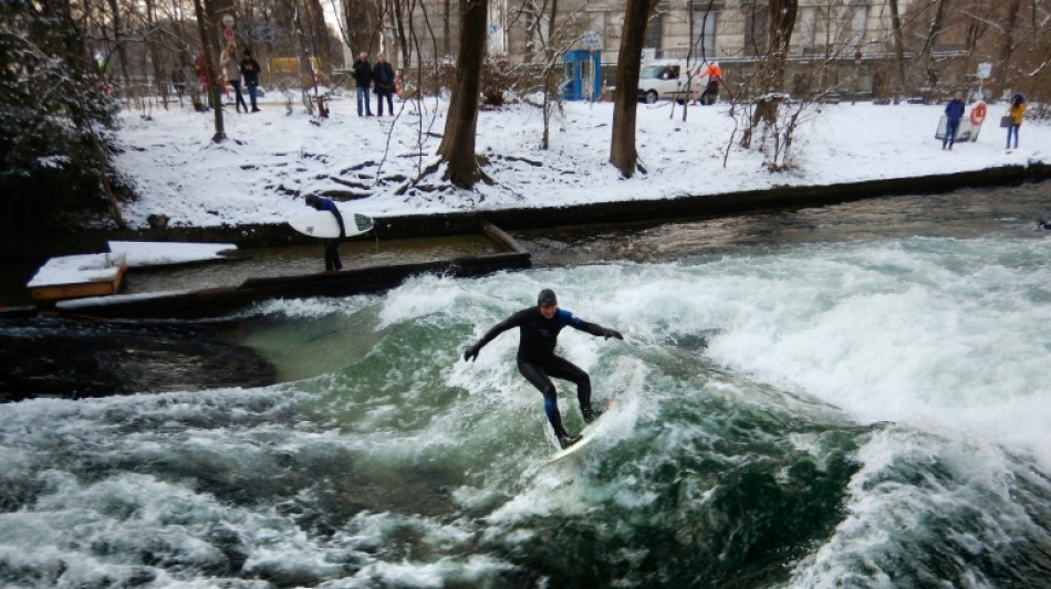Les surfeurs restent sur leur soif apr&egrave;s la disparition de la vague de Munich