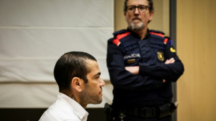 Espagne: faute d'avoir pay&eacute; la caution, Alves reste en prison pour l'instant