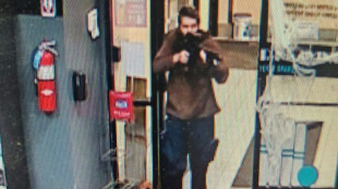 Fieberhafte Suche nach T&auml;ter nach Schusswaffenangriff mit 18 Toten in Maine