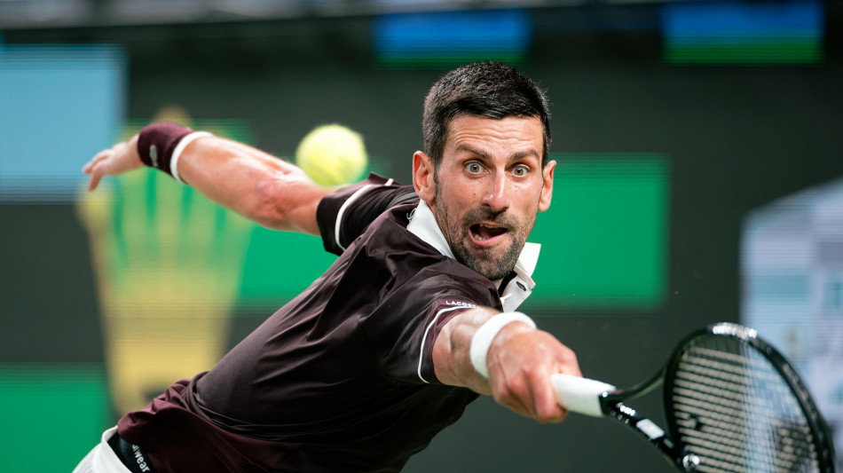 Djokovic subito eliminato a Shanghai, Zverev avanza