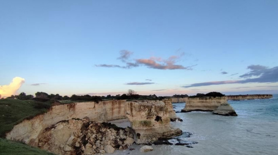 Maltempo, si sbriciola in mare l'arco dell'amore Melendugno