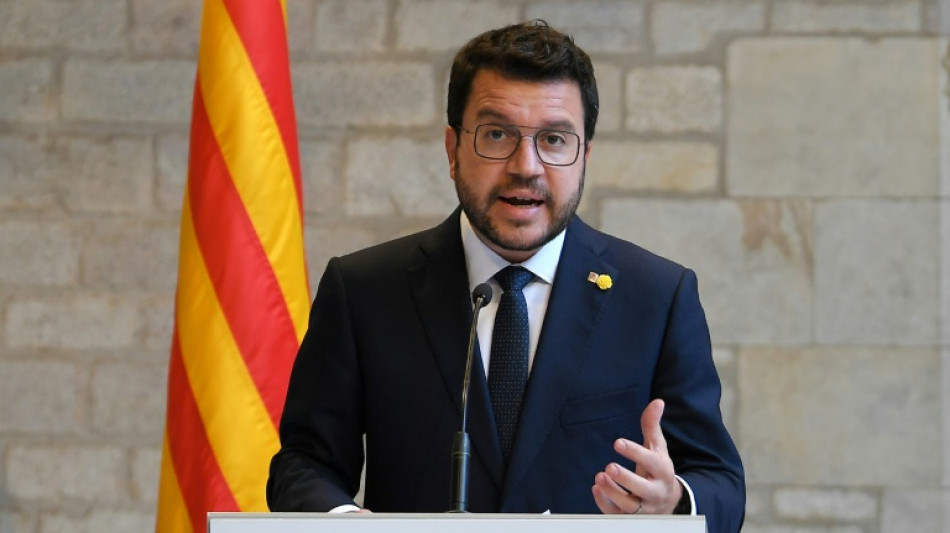 Presidente catal&atilde;o convoca elei&ccedil;&otilde;es antecipadas para 12 de maio