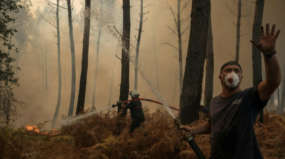 En Gironde, optimisme et vigilance face au m&eacute;gafeu "stabilis&eacute;"